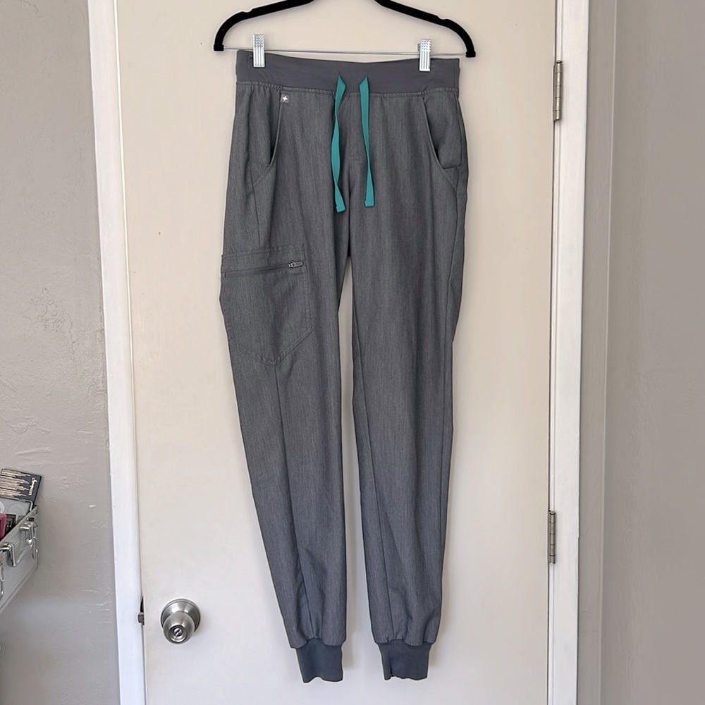 Figs Zamora Jogger Scrub Pants in “graphite”
